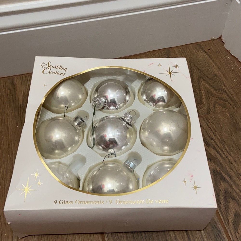 🧡 9 glass ornaments